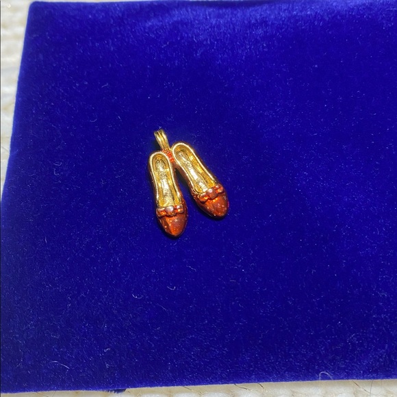 Vintage Jewelry - Gold-tone Two Red Slippers Charm ❤️✨